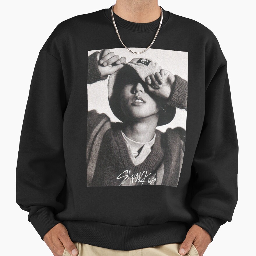 Han Black And White Hot Photoshoot Sweatshirt - Image 2