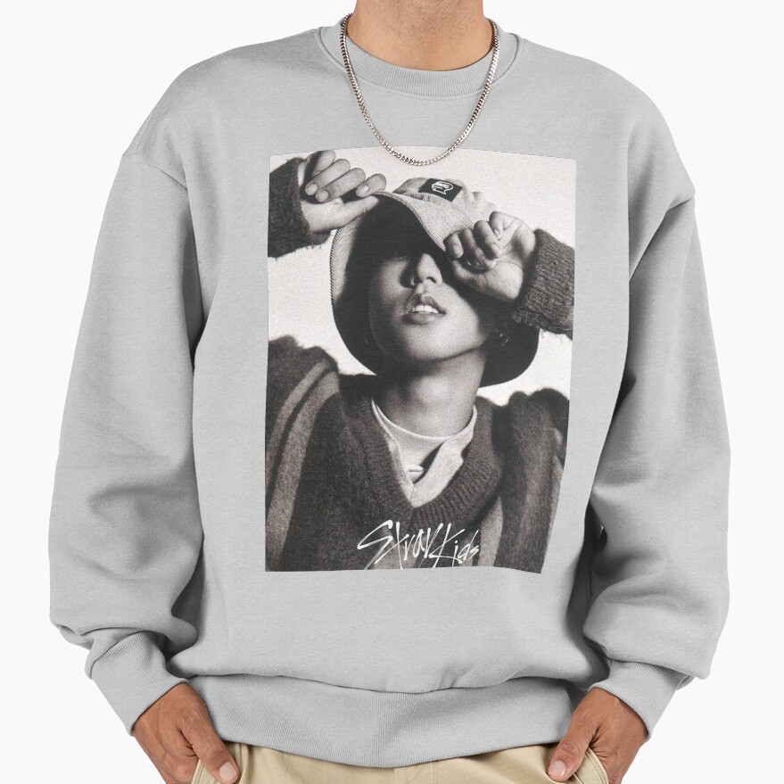 Han Black And White Hot Photoshoot Sweatshirt - Image 4