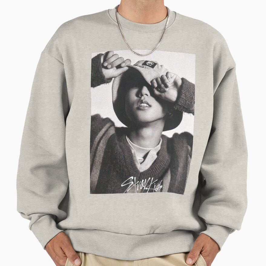 Han Black And White Hot Photoshoot Sweatshirt - Image 3