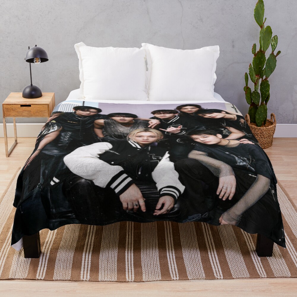 Stray Kids Cute Heart You Make Throw Blanket