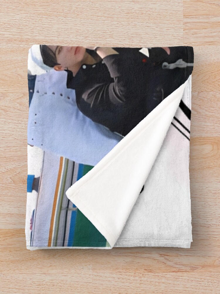 Stray Kids Dominate World Tour Throw Blanket - Image 2