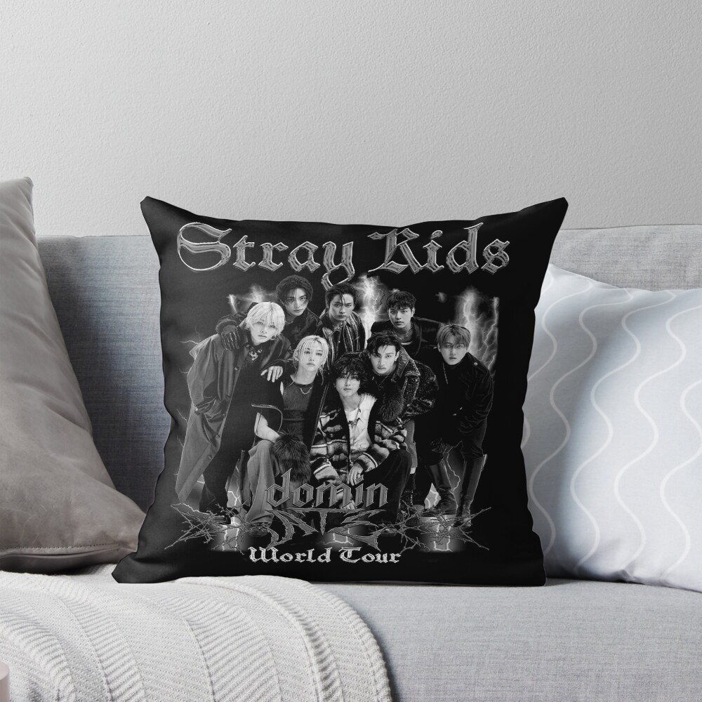Stray Kids Dominate Tour Signatures Throw Pillow
