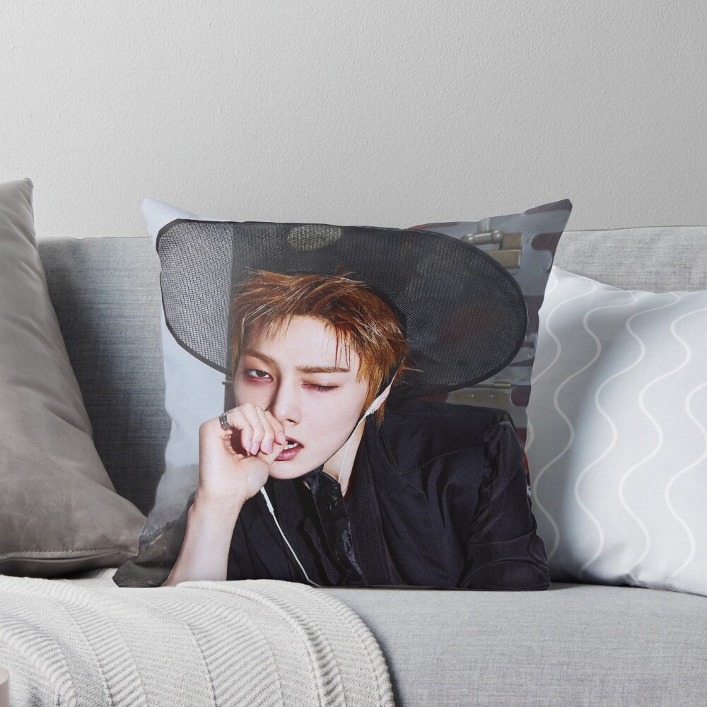 Stray Kids I N Throw Pillow